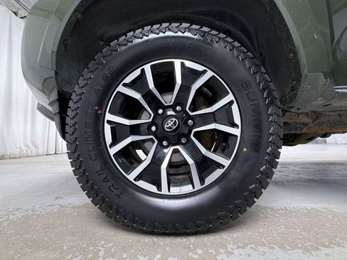 Used 2022 Toyota Tacoma TRD Sport w/ Technology Package image 16