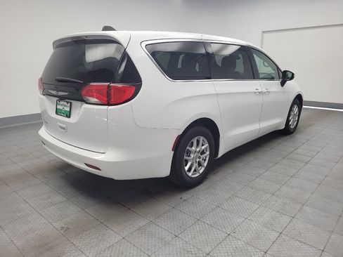 Used 2023 Chrysler Voyager LX FWD image 9