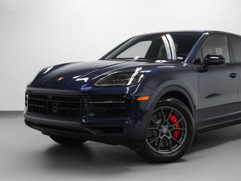 Certified 2024 Porsche Cayenne S w/ Premium Package Plus AWD/4WD image 7