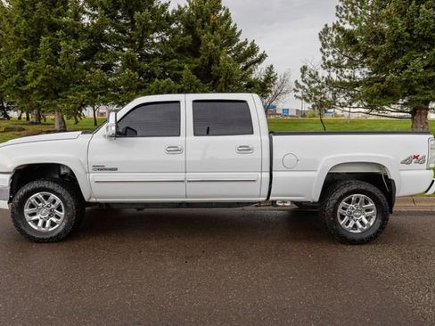 Used 2005 Chevrolet Silverado 2500 LS w/ Heavy-Duty Power Package AWD/4WD image 8