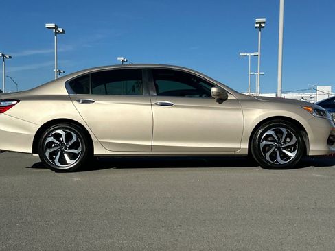 Used 2017 Honda Accord EX-L image 3
