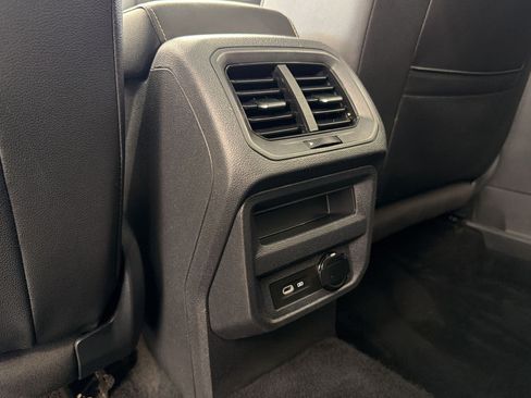 Certified 2023 Volkswagen Tiguan SE w/ Panoramic Sunroof Package FWD image 31