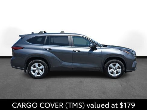 Used 2023 Toyota Highlander LE AWD/4WD image 4