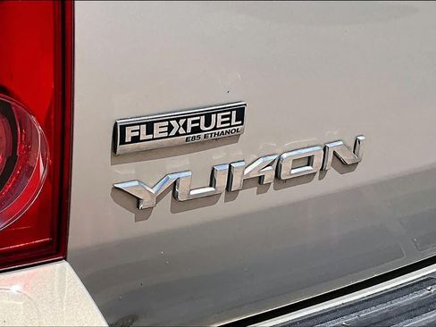 Used 2011 GMC Yukon SLT w/ SLT-2 Equipment Package RWD image 28