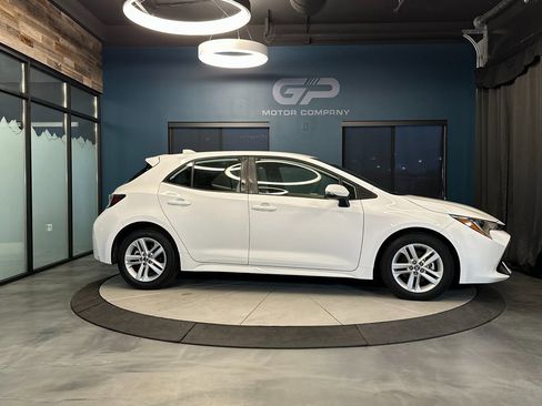 Used 2022 Toyota Corolla SE image 2