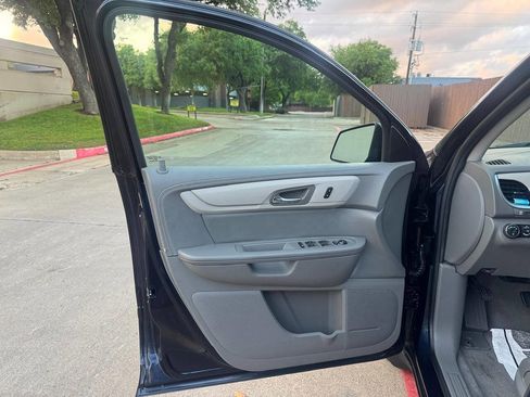 Used 2016 Chevrolet Traverse LS image 13