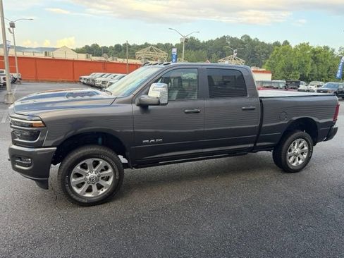 Used 2026 RAM 2500 Laramie AWD/4WD image 2