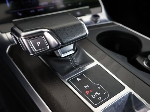 Used 2023 Audi A6 Premium Plus w/ Premium Plus Package image 4