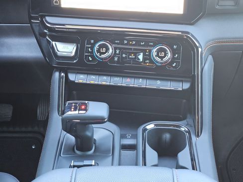 Used 2024 GMC Sierra 1500 AT4 w/ Technology Package image 19