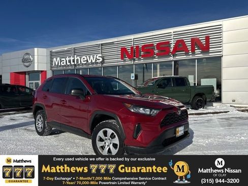 Used 2021 Toyota RAV4 LE image 1