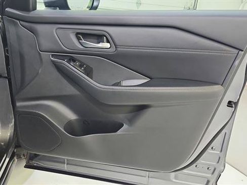 Certified 2026 Nissan Rogue SL FWD image 25
