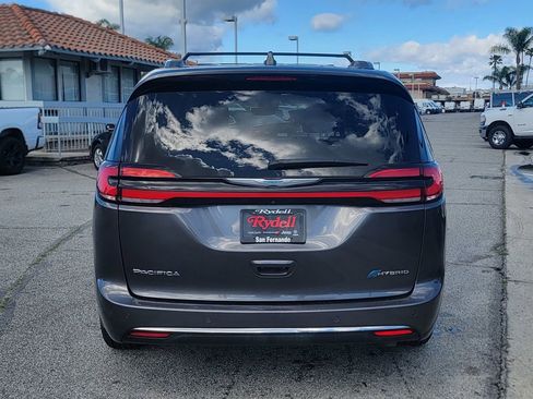 Certified 2021 Chrysler Pacifica Touring-L image 7