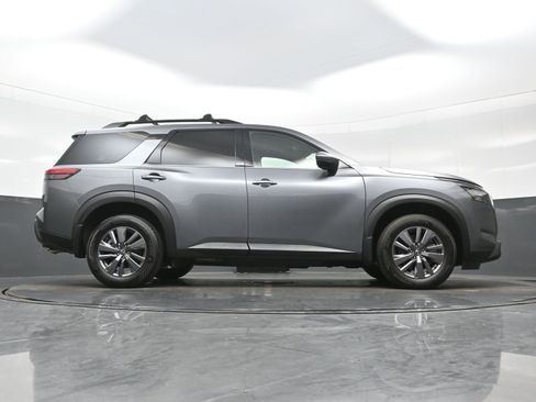 Used 2023 Nissan Pathfinder SV AWD/4WD image 33