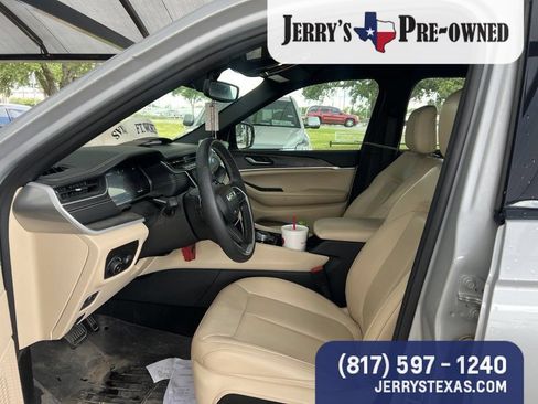 Used 2024 Jeep Grand Cherokee Limited w/ Trailer Tow Package RWD image 7