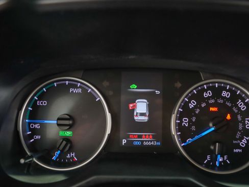 Used 2021 Toyota RAV4 LE AWD/4WD image 15