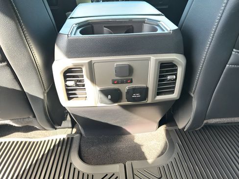 Used 2019 Ford F150 Lariat w/ Equipment Group 502A Luxury AWD/4WD image 19