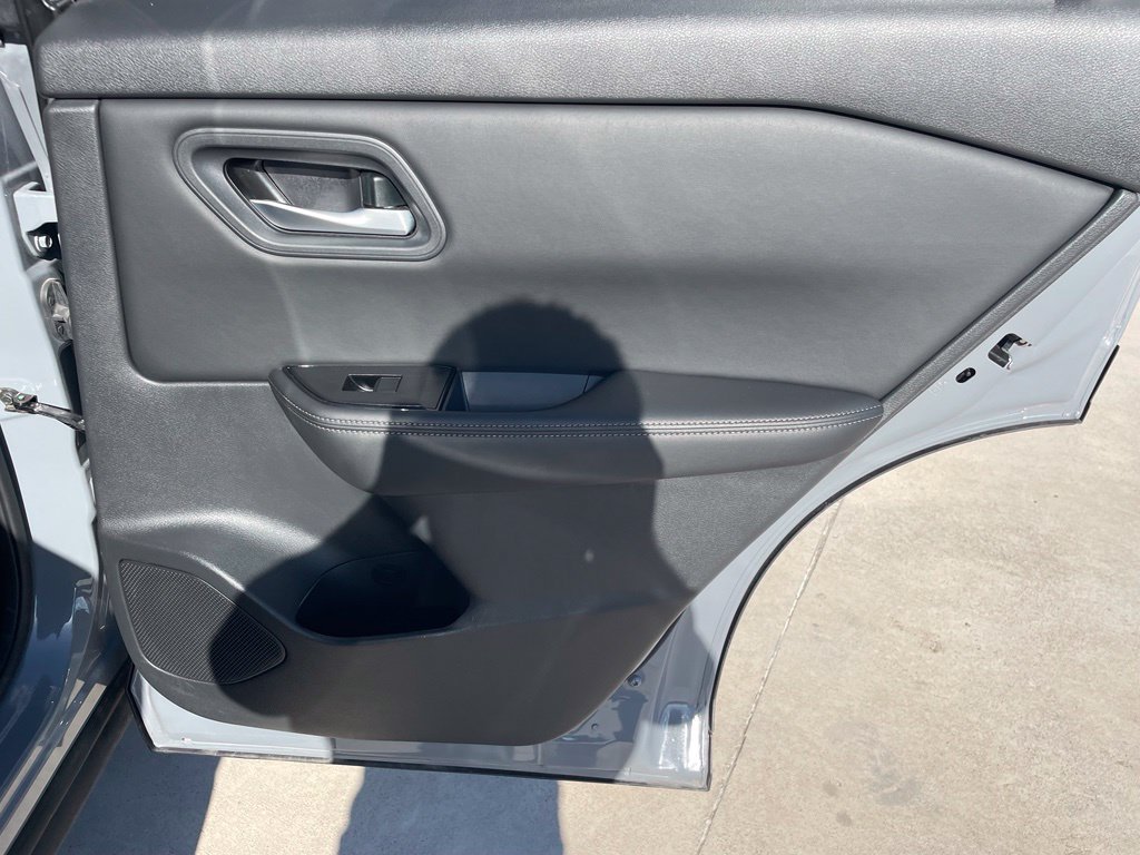 Certified 2026 Nissan Rogue SV FWD image 22