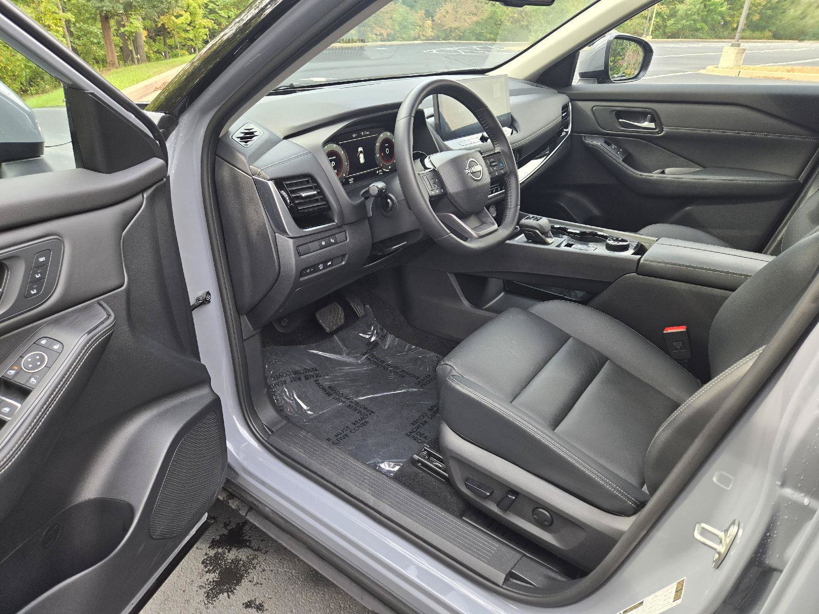 Certified 2025 Nissan Rogue SL w/ Tech Package AWD/4WD image 12