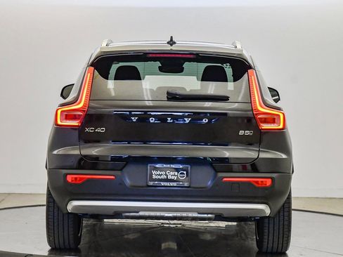 Certified 2025 Volvo XC40 B5 Ultra w/ Climate Package image 3