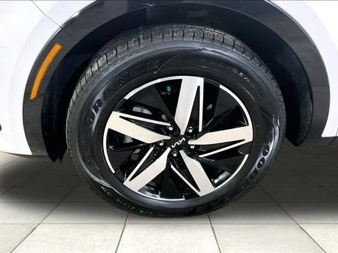 Used 2022 Kia Sorento S FWD image 9