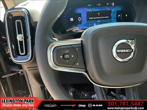 Used 2023 Volvo XC40 B5 Ultimate w/ Climate Package AWD/4WD image 11