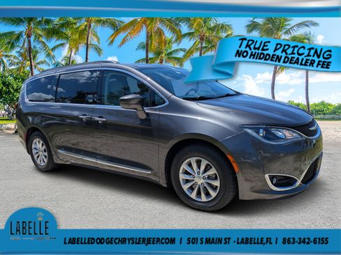 Used 2017 Chrysler Pacifica Touring-L FWD image 1