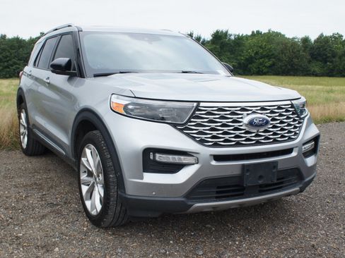 Used 2022 Ford Explorer Platinum w/ Equipment Group 601A AWD/4WD image 3
