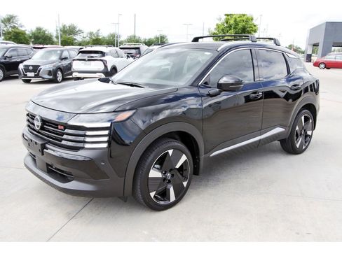 Certified 2025 Nissan Kicks SR image 3