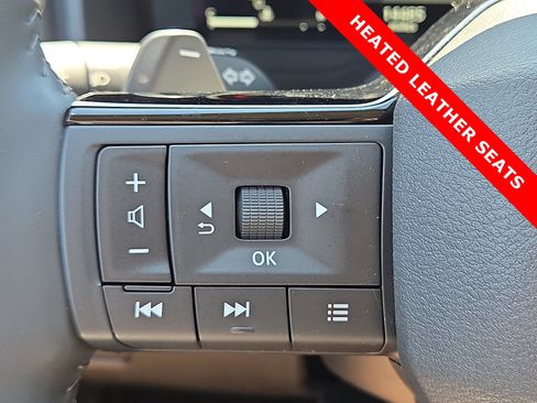 Used 2025 Nissan Rogue SL AWD/4WD image 21