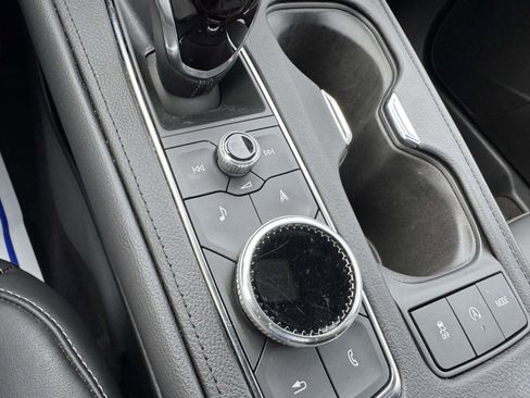 Certified 2022 Cadillac XT4 Luxury w/ Cold Weather Package image 19