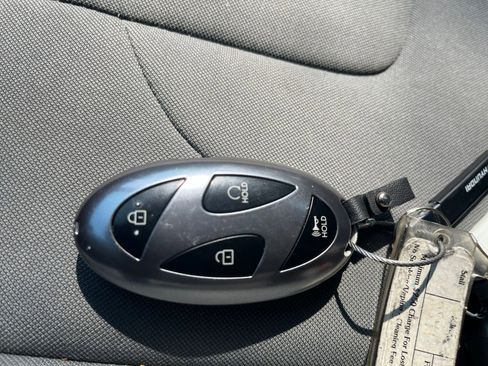 Used 2025 Hyundai Elantra SEL image 23