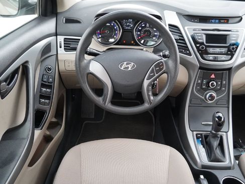 Used 2015 Hyundai Elantra SE image 20