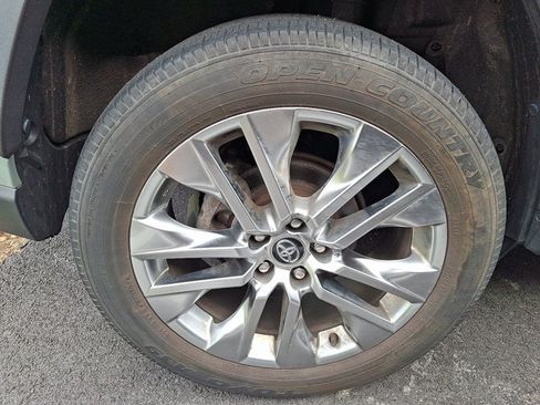Used 2020 Toyota RAV4 XLE Premium AWD/4WD image 7