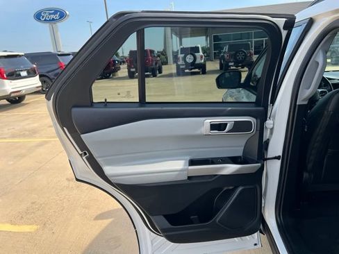 Used 2023 Ford Explorer XLT w/ Equipment Group 202A AWD/4WD image 14