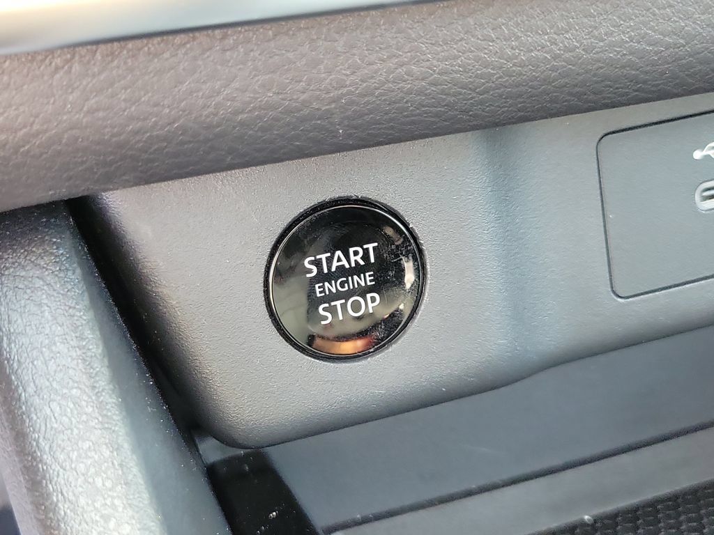 Certified 2026 Nissan Rogue SV AWD/4WD image 30
