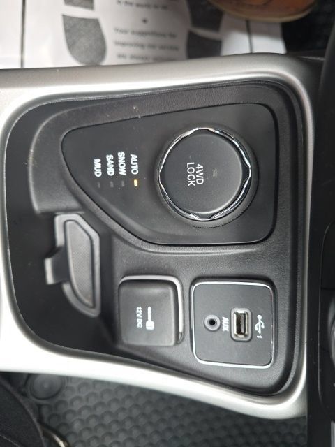 Used 2020 Jeep Compass Latitude w/ Popular Equipment Group AWD/4WD image 19