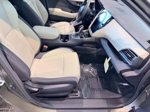 Used 2025 Subaru Outback Premium AWD/4WD image 29