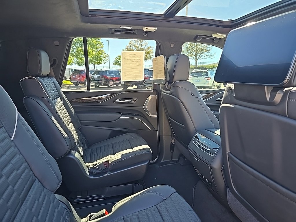 Certified 2024 Cadillac Escalade Sport Platinum w/ LPO, ONYX Package AWD/4WD image 15