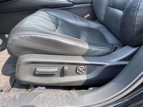 Used 2018 Honda Accord Touring image 11