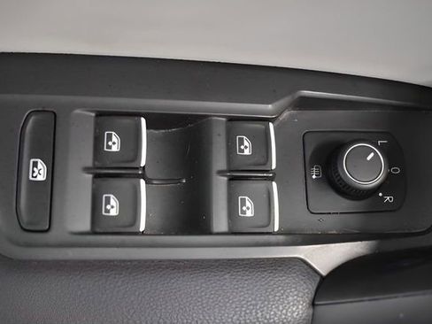 Used 2018 Volkswagen Tiguan SE w/ 3rd Row Seat Package AWD/4WD image 21