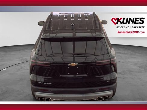 Used 2024 Chevrolet Traverse LT FWD image 9