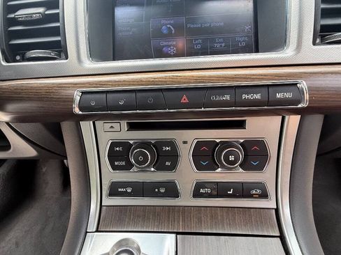 Used 2013 Jaguar XF RWD image 88