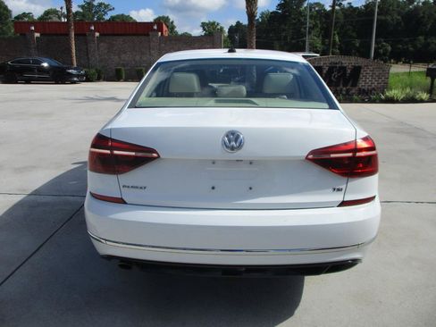 Used 2018 Volkswagen Passat 2.0T R-Line FWD image 12