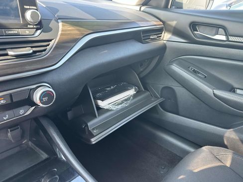 Used 2024 Nissan Altima 2.5 SV image 18