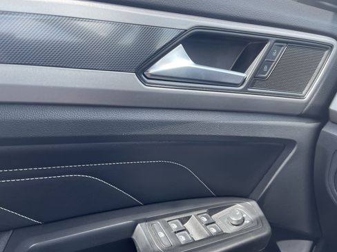 Used 2020 Volkswagen Atlas Cross Sport SEL image 22