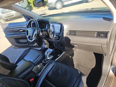 Used 2018 Mitsubishi Outlander GT image 17