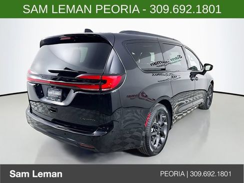 New 2027 Chrysler Pacifica Limited w/ Family Tech Group FWD image 7