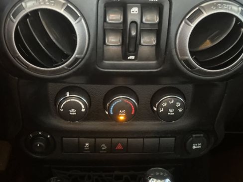 Used 2015 Jeep Wrangler Unlimited Sport w/ Quick Order Package 24S AWD/4WD image 20