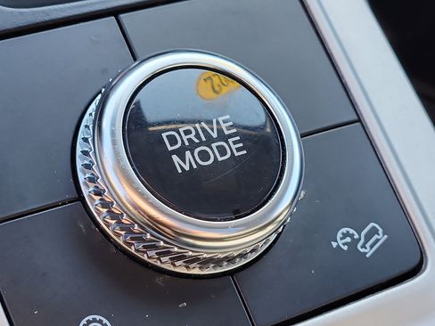 Used 2022 Ford Explorer XLT w/ Equipment Group 202A image 24