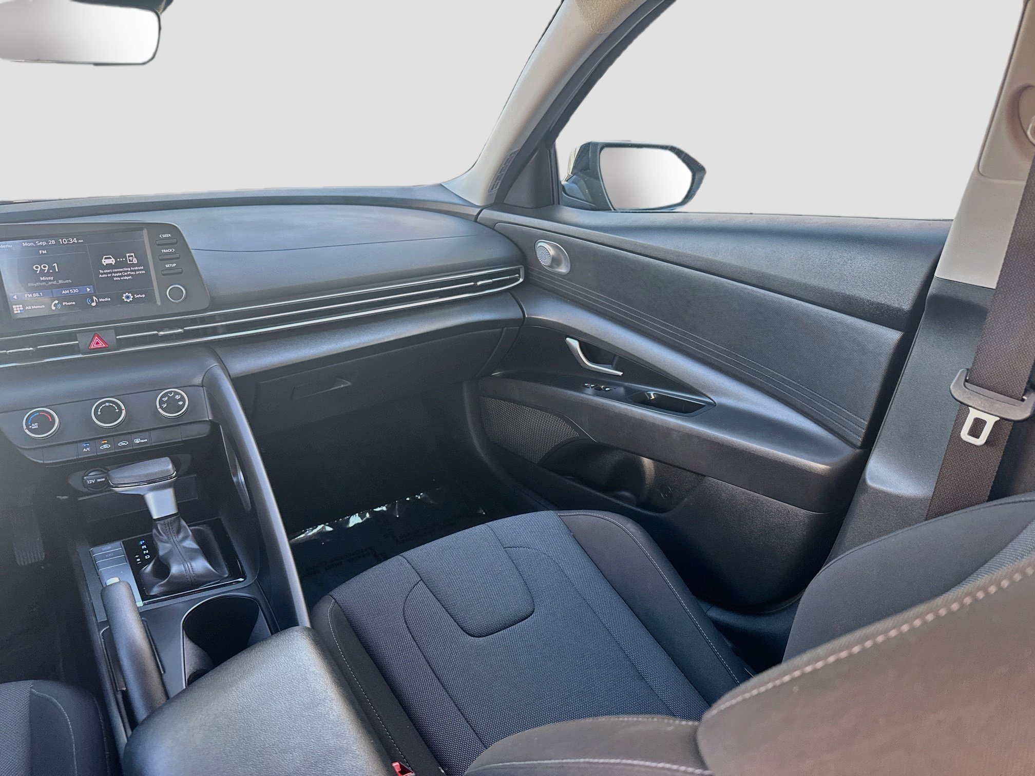 Used 2025 Hyundai Elantra SE FWD image 19